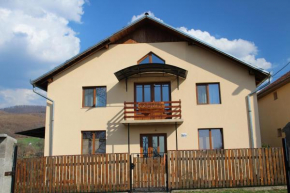  Casa Linistita  Чишау